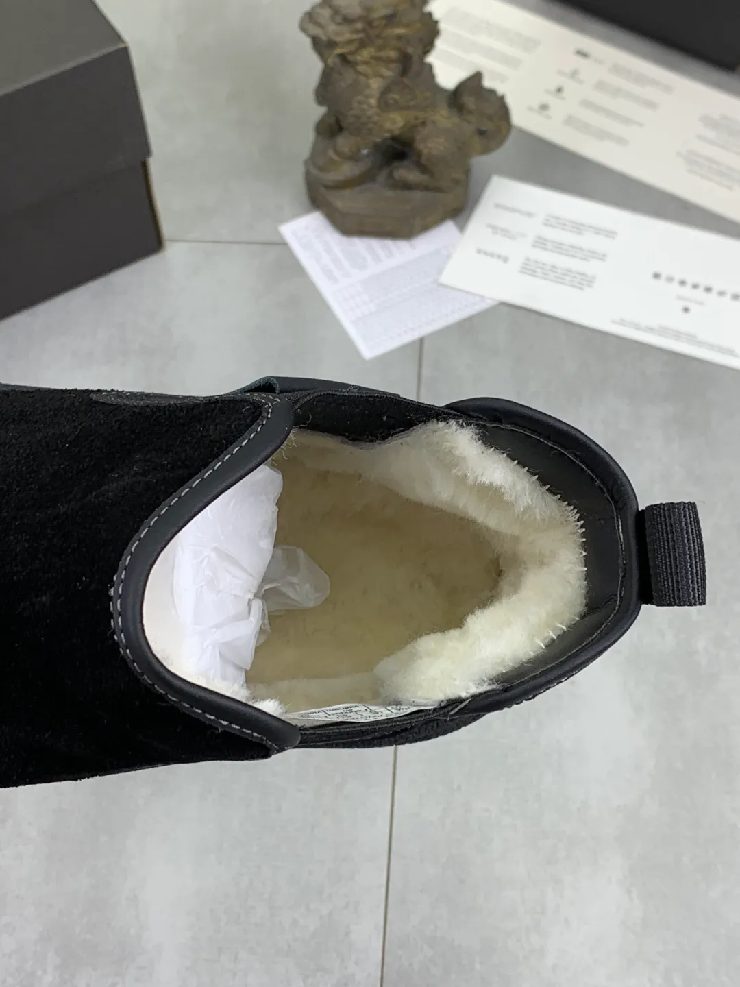 Men's men's shoes 💰P560 New arrival 🆕🆕🆕 IUGGI A pair of handsome Martin boots that want to be "welded" to the feet. Sheep fur lining is comfortable and warm. The anti-slip performance is even better. Matte cowhide with super comfortable stretch velvet. ➕Fine handmade stitching to keep your feet from freezing in the winter. Must be arranged! Perfectly interpreting the essence of Chelsea, trendy and fashionable, casual and versatile. Size: 39-44